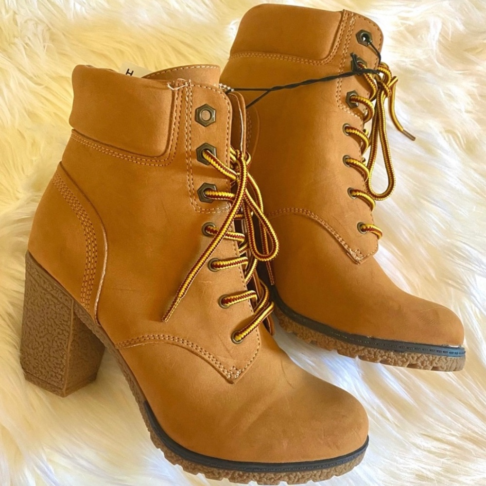 Tan Heeled Lace-Up Combat Boots – Size 8 | Lug Sole | Chunky Heel